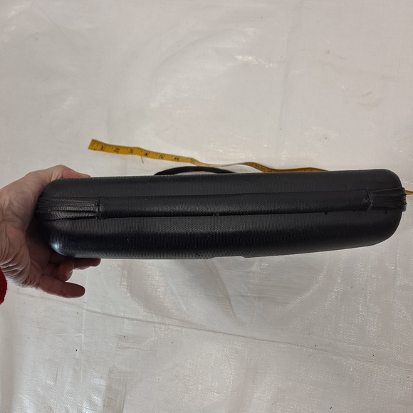 Thule Black Hard Shell Computer Case - Picture 4 of 12